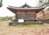 Andong Jeongjaejongtaek Hotels near Dosan Seowon