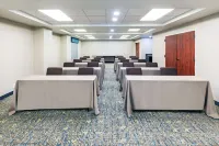 Hampton Inn & Suites Tulsa-Woodland Hills at 71st & Memorial - 3-Star
