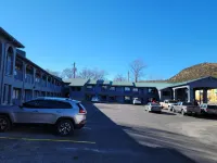 Days Inn by Wyndham Ruidoso Downs - Parking
