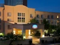 Fairfield Inn & Suites Phoenix Midtown Отели рядом с достопримечательностью «Музей Звуков»