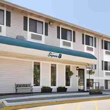 Super 8 by Wyndham Iowa City/Coralville Hotel Exterior