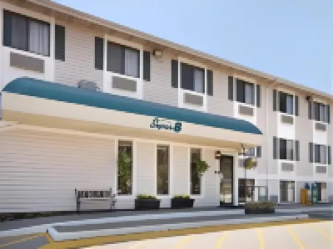 Super 8 by Wyndham Iowa City/Coralville Hotels in Johnson County