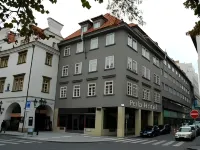 Perla Hotel Hotels near Statue of Josef Jungmann
