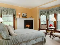 Brewster House Bed & Breakfast Hotels in Freeport