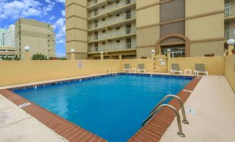 Travelodge by Wyndham Suites Virginia Beach Oceanfront