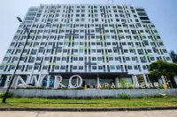 RedLiving Apartemen Enviro - Aurora Rooms MASJID Baitul Manshurin (LDII) 주변 호텔