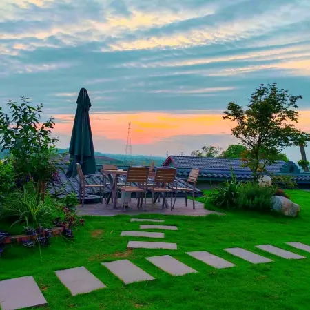 Lizhuang Half-Acre Blossom Field Homestay