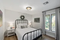 Hidden Oaks Farmhouse by AvantStay Hot Tub Deck Hotels in Atascadero