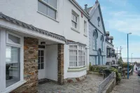 海豚 - 2臥室公寓 - 桑德斯福特 Saundersfoot Beach附近的飯店