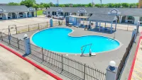 Executive Inn Hondo - Pools