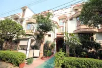 Ahuja Residency DLF Phase 2 Hotel in zona HSIIDC Building