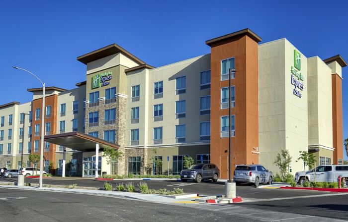 Holiday Inn Express & Suites RIDGECREST - CHINA LAKE by IHG