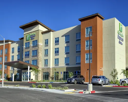 麗晶克雷斯特中國湖智選假日酒店及套房 克恩縣酒店