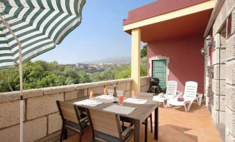 Finca Aurora Quiet Holiday Flat with Pool and Great Mountain and Sea Views