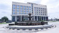Salatin Hotel Palembang Отели рядом с достопримечательностью «Kolam pemancingan pak Latif»