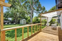 Modern Hallandale Apt w/ Backyard Near Beach Hotels near AquaShop