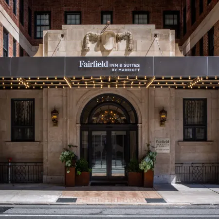 Fairfield Inn & Suites Philadelphia Downtown/Center City Отели рядом с достопримечательностью «Ресторан "Стейки Гено"»