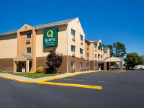 Quality Inn & Suites Bozeman Hotels in Bozeman