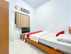RedDoorz Syariah at Home Ampana Guest House Ampana Kota