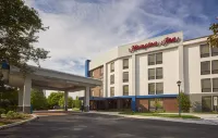 Hampton Inn Harrisburg-West Hotel dekat Messiah College