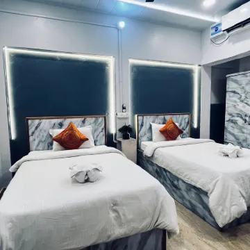 Vibe N Joy | Stay @Dashashwamedh Ghat Hotels near Manikarnika Ghat