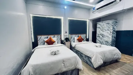 Vibe N Joy | Stay @Dashashwamedh Ghat Отели рядом с достопримечательностью «Маникарника»