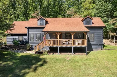 Mountain Retreat Mins to downtown|Hot Tub|Fire-pit Hotels near Craggy Dome Overlook