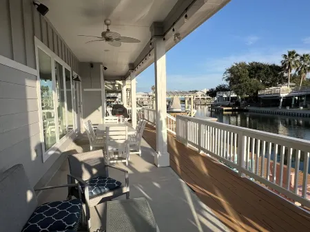 GREAT family home with a great place to sit and relax…canal view!!