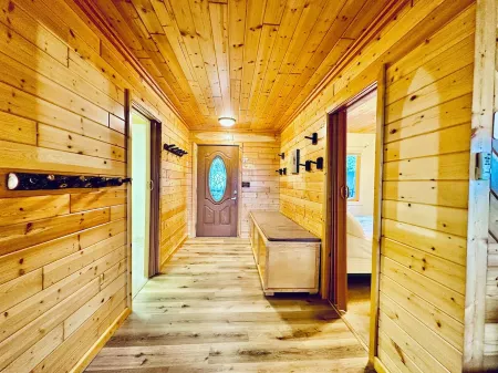 Private Hilltop Cabin with Big Valley Views and Atv Trails Access Отели в г. Бейвью