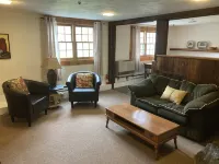 Cozy apartment that’s conveniently located just on the edge of town. 몽고메리 호텔