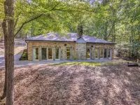 Cottage by the creek on 17 acres minutes from Leipers Fork! Writer’s Paradise…