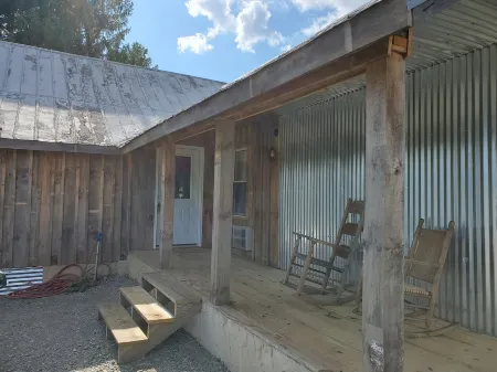 Downtown Mountain City Отели в г. Джонсон