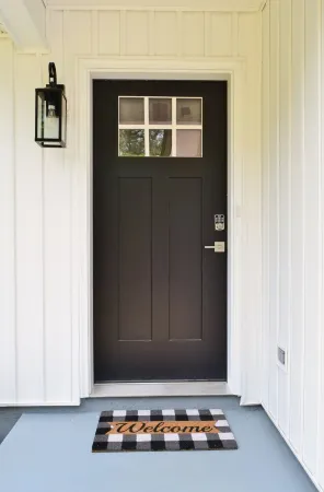 High Cotton! Completelyrenovated 3BR, 2.5BA home! 1.5 mi to the Village!