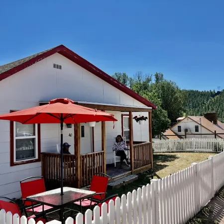 Cute Custer Cottage - Walk to restaurants and shopping Отели в г. Кастер