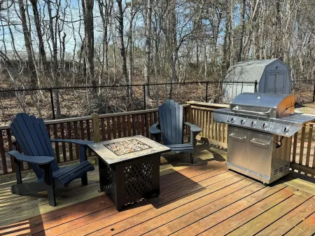 Charming Cape Cod house in Dennis Massachusetts. Pets Friendly! Отели рядом с достопримечательностью «Парк Си Вью»