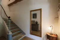 The blue shutters in Maillane Hôtels à : Maillane