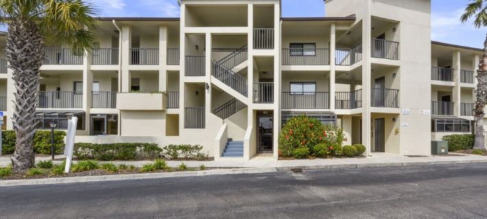 The Flirty Flamingo 3Br/2ba Top Floor Condo in St. Augustine Beach Hotels in St. Augustine Beach