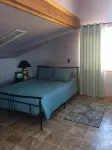 New! Artistic Studio Retreat that is Quiet & Relaxing, Bordering National Fores