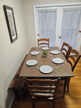 Glen Burnie Hideaway - Pet friendly with easy access to multiple attractions.