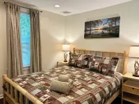 Private Waterfront Retreat – Cozy Fall/Winter Getaway • Hot Tub • Sauna •Firepit