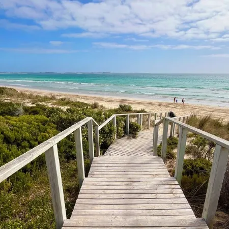 Self contained cabin in quiet coastal bushland setting. Pet friendly! Отели в г. Роб