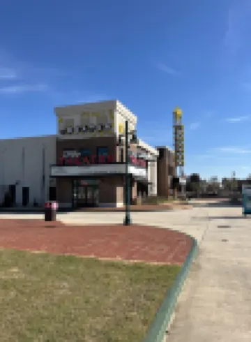 Fabulous Foley near the beach, ball fields, & OWA