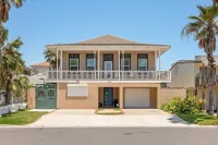 Family Beach House 4Br with Heated Pool and Spa.  Only 200 Steps to the Sand! - ジャグジー