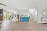 Luxurious 3-bedroom home with Pool and Dock in Key Colony Beach