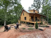 NEW - Peaceful Bear CABIN - 3BR/2BTH - Hot Tub - Quiet