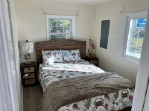 "Point of View" Waterfront cottage with panoramic views on Tilghman Island Hotels in Tilghman Island