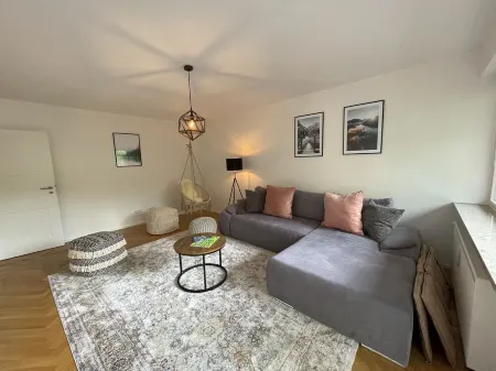 Modern vacation apartment "La Fredo" near Lake Starnberg, 5 minutes' walk to public transport Отели рядом с достопримечательностью «Lake Starnberg»