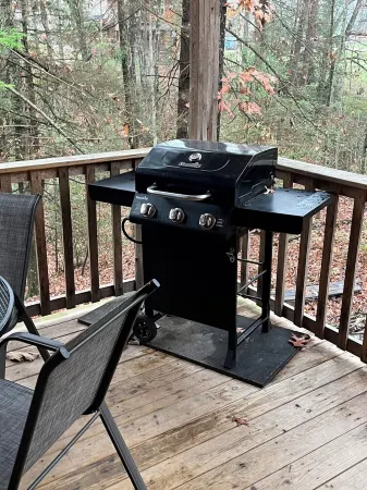 Wooded view-hot tub-5 min to Natural Bridge