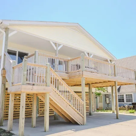 South End WB Beach House w Stunning Sunset Water Views from Large Front Porch.