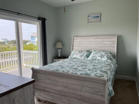 Exclusive Oceanside w/Pool, Elevator, 6 BR, Family Friendly, Steps from Beach